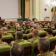 Українські військові повинні мати потужний “мотиваційний пакет” – Президент