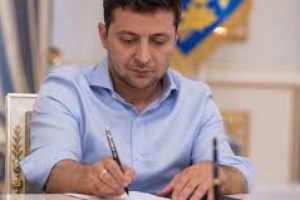 Володимир Зеленський підписав зміни до Бюджетного кодексу щодо ефективного фінансування розвитку дорожньої галузі