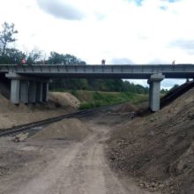 На шляхопроводі через залізницю на обході міста Золотоноша завершили бетонування монолітної плити основного проїзду