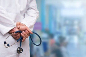 МОЗ обіцяє виплачувати підвищені зарплати медикам вже з кінця вересня