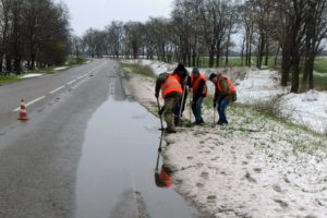 На автодорогах Черкащини проводяться роботи із водовідведення