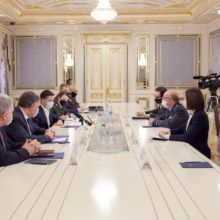 Президент провів зустріч з головою Військового комітету НАТО