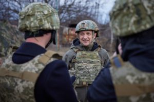 Представники влади повинні підтримувати українських воїнів на передовій – Глава держави