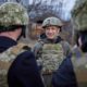 Представники влади повинні підтримувати українських воїнів на передовій – Глава держави