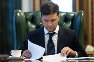 Президент ветував закон, що послаблює відповідальність за недостовірне декларування