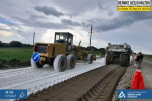 У рамках #Великебудівництво триває капітальний ремонт обходу Канева на автодорозі Н-02