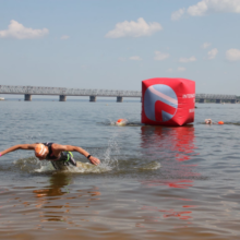 Наймасовіший заплив: 650 учасників перепливали Дніпро в Черкасах