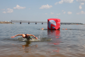 Наймасовіший заплив: 650 учасників перепливали Дніпро в Черкасах