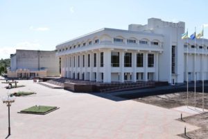 Поряд з Шевченківським культурним центром у Каневі ремонтують центральну вулицю та планують створити сквер