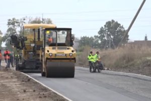 Фінішує ремонт дороги по вулиці Пермській у Смілі