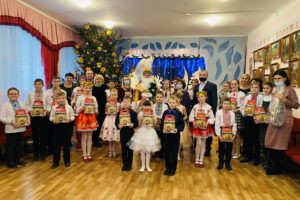Керівники органів державної влади Черкащини привітали дітей напередодні новорічних свят