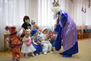 Марафон доброти в Будинку дитини: малюки отримали вітання із Днем Святого Миколая