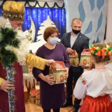 Марафон доброти: категорійні діти Черкащини отримують вітання із Днем Святого Миколая