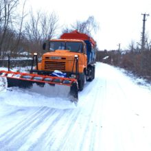 Автодорожники продовжують ліквідувати наслідки снігопаду в Черкаському районі