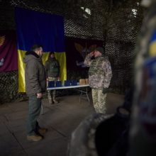 Президент зустрівся з українськими військовими на Донбасі