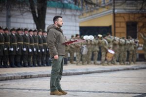 Президент нагородив українських захисників і вручив бойові прапори військовим частинам