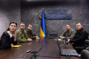 Андрій Єрмак поспілкувався зі звільненими з російського полону захисниками «Азовсталі» та першим заступником мера Енергодара