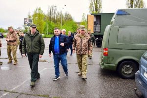 Фронт допомоги: 10 автівок відправили на передову з Черкащини