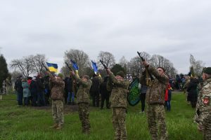 У Черкаському районі навічно провели останнім шляхом бійців, які віддали своє життя за Україну