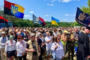 У Холодному Яру вшанували Героїв холодноярців та Героїв нинішньої війни