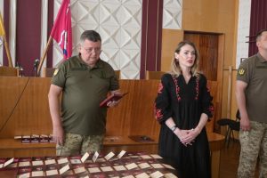 Дякуємо за захист: у Черкаському районі вручили державні нагороди захисникам та родинам загиблих військовослужбовців