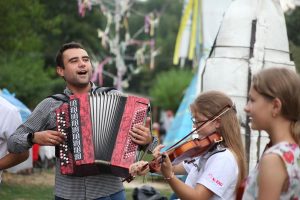 У Холодному Яру відбувся мистецький фестиваль “Крутий заміс”