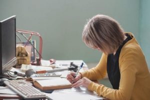 «Вчительську доплату» отримують майже 500 тисяч педагогів