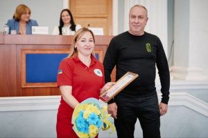 У Черкасах привітали працівників “швидкої”