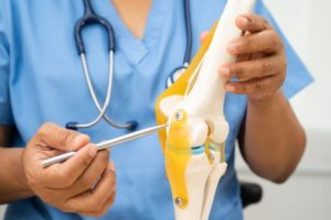 В Україні працює електронна черга на безоплатне ендопротезування