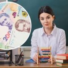 Уряд поетапно підвищує зарплати вчителям і змінює підхід до фінансування освіти