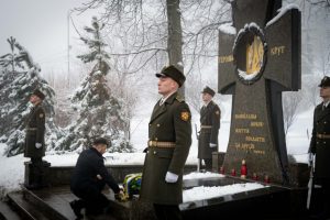 Президент ушанував пам’ять Героїв Крут на Аскольдовій могилі в Києві