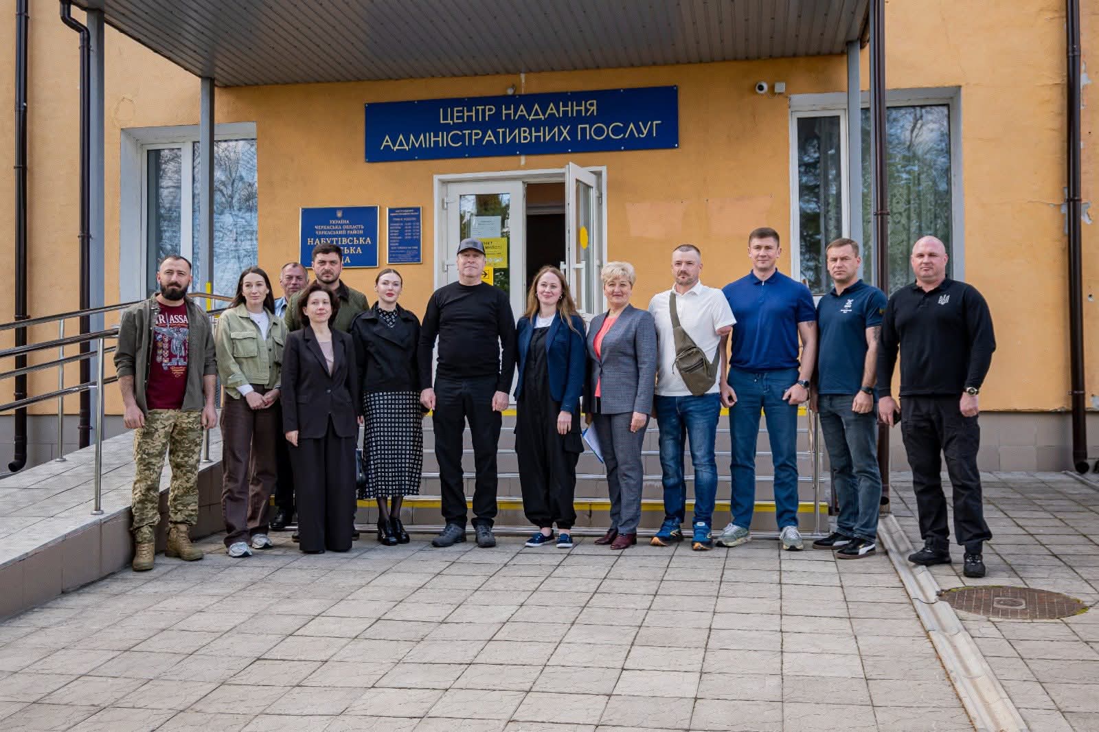 У Набутівській громаді разом із начальником Черкаської обласної військової адміністрації Ігором Табурцем відвідали презентацію агробізнес-проєкту ветерана російсько-української війни Вадима Мазніченка