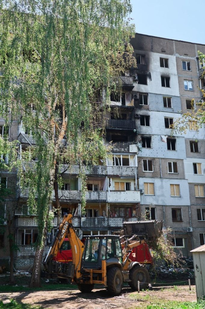 У Черкасах долають наслідки ворожого обстрілу