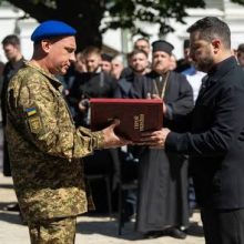 Президент відзначив українців та українок нагородами до Дня Конституції