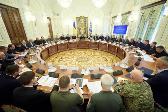 Президент провів засідання РНБО: затверджено комплексний план стійкості в регіонах та столиці