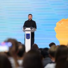 Президент зустрівся з учасниками Українського молодіжного форуму та відзначив їх державними нагородами