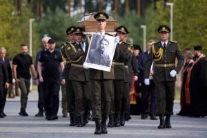 Президент узяв участь у церемонії перепоховання полковника Євгена Коновальця