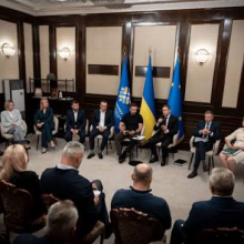 Уряд спільно з керівниками громад працює над відновленням фінансування непершочергових видатків