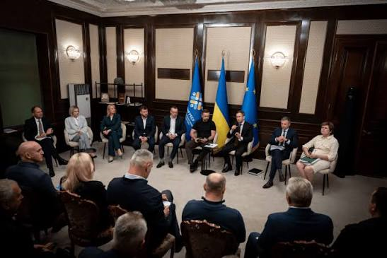 Уряд спільно з керівниками громад працює над відновленням фінансування непершочергових видатків